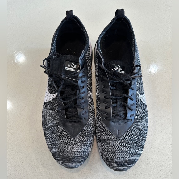 Nike Air Max Flyknit Racer - Picture 5 of 8